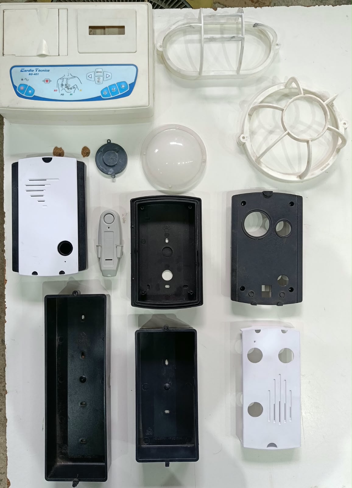 Carcasas de equipos electrónicos y médicos inyectadas en plástico