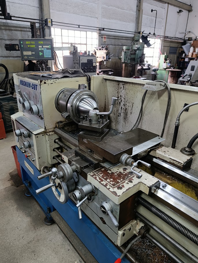 Torno MAGNUM-CUT en el taller de MIT